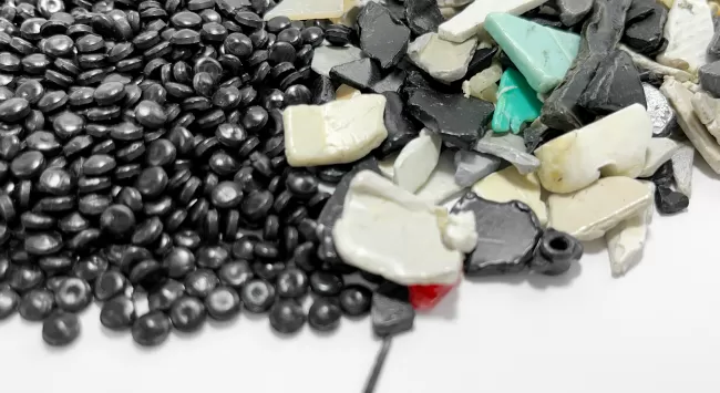 Black pellets recycled from PE plastic regrind